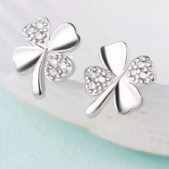 NEW!💙💎GORGEOUS!🍀LITTLE LUCKY🍀CLOVER🍀STUDS💎💙 - Picture 5 of 8